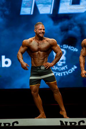 MEN'S PHYSIQUE 174